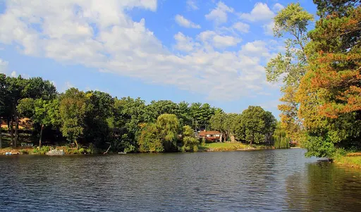 Lake in the Hills, IL