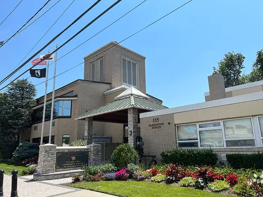 Mineola, NY